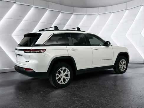 Used 2023 Jeep Grand Cherokee Limited w/ Luxury Tech Group II AWD/4WD image 4
