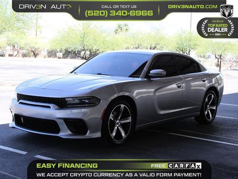 Used 2015 Dodge Charger SE RWD image 3