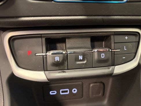 Used 2024 GMC Terrain SLE w/ Driver Convenience Package image 23