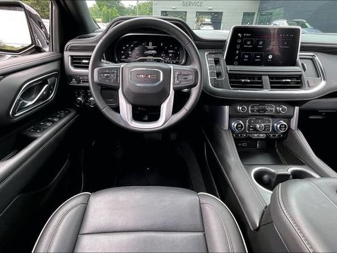 Used 2024 GMC Yukon SLT AWD/4WD image 8