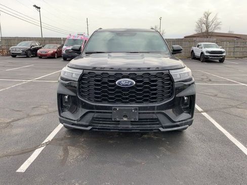 Used 2025 Ford Explorer ST-Line image 2