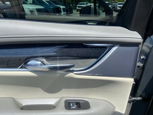 Used 2025 Cadillac XT6 Premium Luxury w/ Technology Package AWD/4WD image 16