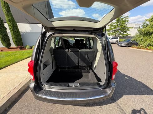 Used 2016 Dodge Grand Caravan American Value Package w/ UConnect Hands-Free Group FWD image 21