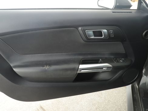 Used 2018 Ford Mustang Coupe w/ Black Accent Pkg image 7