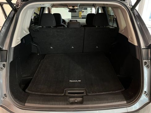 Used 2025 Nissan Rogue SV FWD image 31