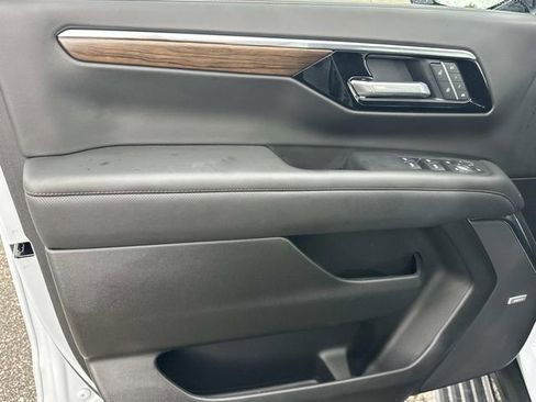 Certified 2026 Chevrolet Suburban High Country AWD/4WD image 23