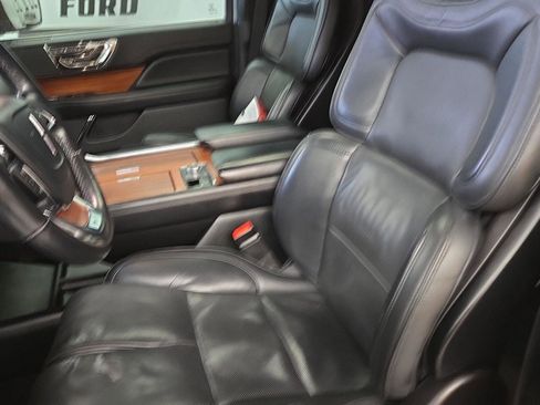 Used 2019 Lincoln Navigator Reserve image 6