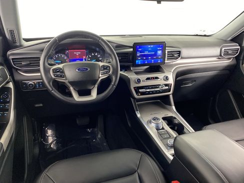 Used 2022 Ford Explorer XLT w/ Equipment Group 202A image 18