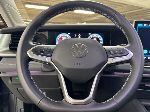 New 2026 Volkswagen Tiguan SE FWD image 22