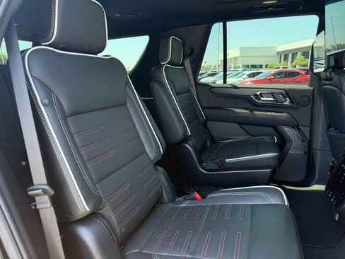 Used 2025 GMC Yukon AT4 Ultimate AWD/4WD image 29
