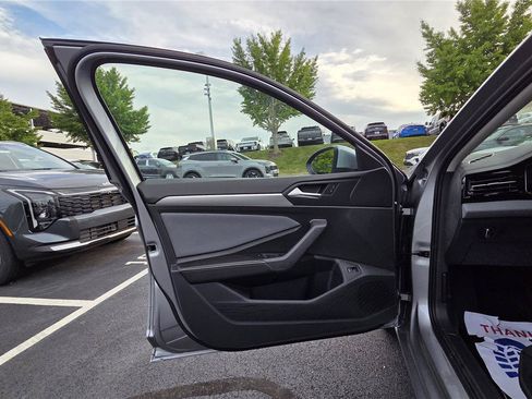 New 2026 Volkswagen Jetta SE FWD image 12