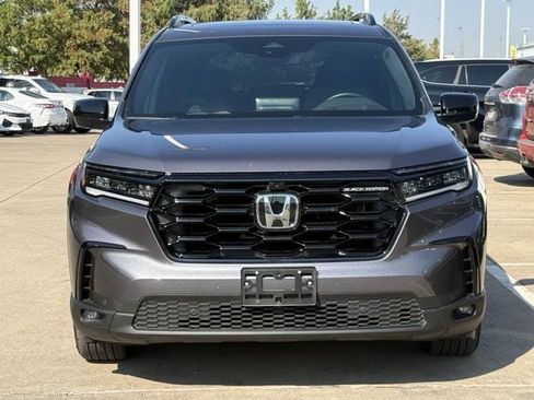 Used 2025 Honda Pilot Black Edition image 8