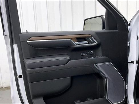 Used 2023 Chevrolet Silverado 1500 High Country w/ High Country Premium Package image 21