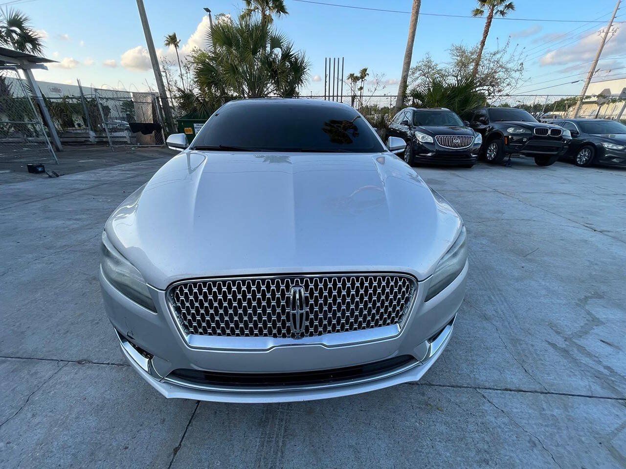 Used 2017 Lincoln MKZ Reserve FWD image 1