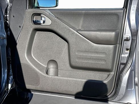 Used 2018 Nissan Frontier PRO-4X AWD/4WD image 17