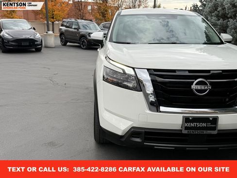 Used 2025 Nissan Pathfinder SV image 13