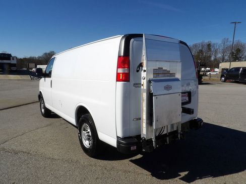 Used 2022 Chevrolet Express 3500 w/ Driver Convenience Package image 5