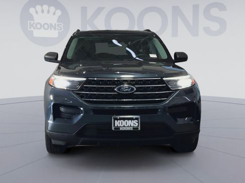 Used 2023 Ford Explorer XLT image 4