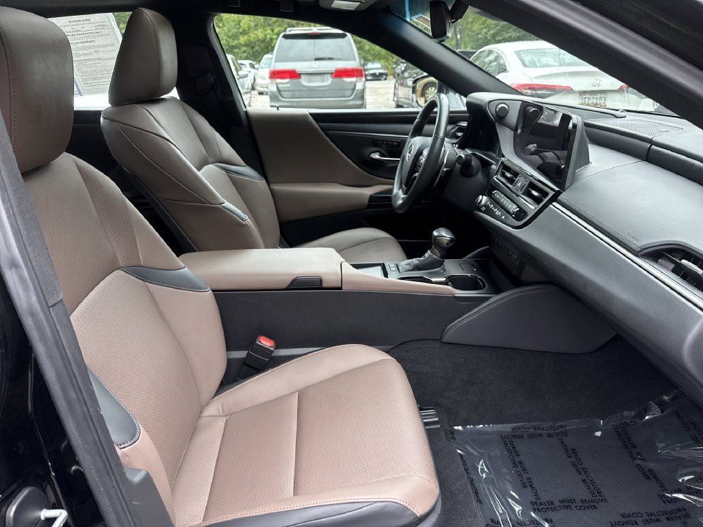 Used 2025 Lexus ES 300h w/ Premium Package FWD image 26