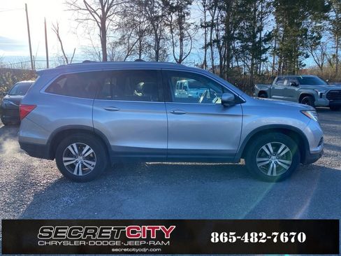 Used 2017 Honda Pilot EX image 4