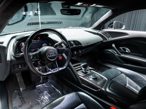 Used 2018 Audi R8 V10 w/ Premium Package image 52