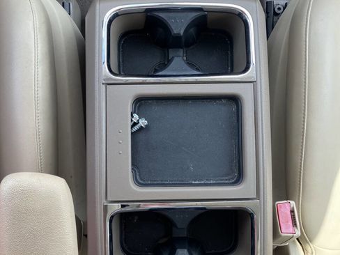 Used 2009 Chrysler Town & Country Limited w/ Entertainment Group #3 FWD image 14