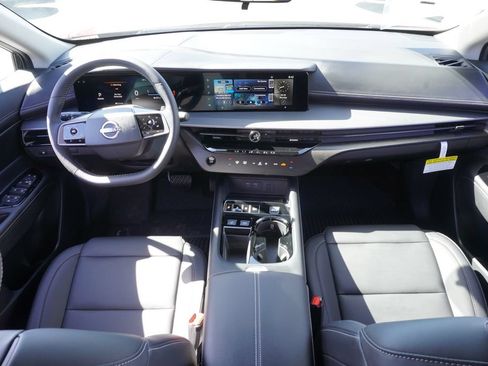 Used 2025 Nissan Murano SV FWD image 11