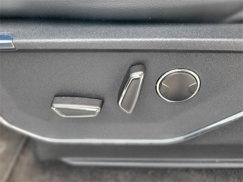 Certified 2022 Ford F150 Lariat w/ Equipment Group 502A High image 19