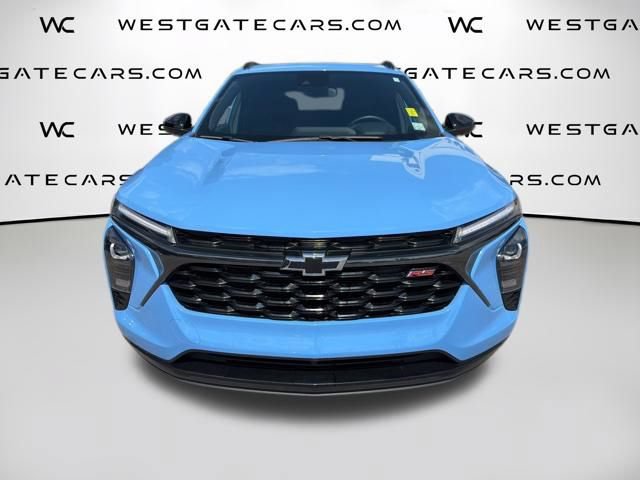 Used 2024 Chevrolet Trax RS w/ Sunroof Package FWD image 2