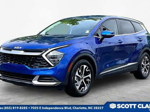 Used 2024 Kia Sportage EX FWD image 3