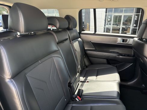 Used 2025 Hyundai Santa Fe SEL FWD image 8