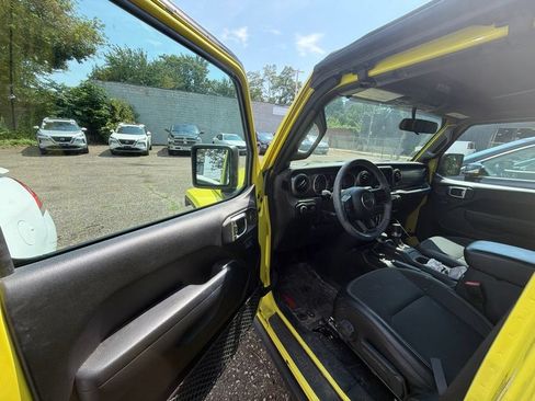 Used 2023 Jeep Wrangler Unlimited Sport AWD/4WD image 9