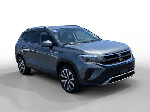 Used 2023 Volkswagen Taos SE FWD image 7