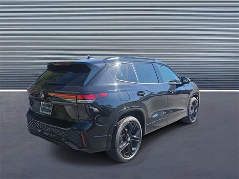 New 2026 Volkswagen Tiguan SE R-Line image 3