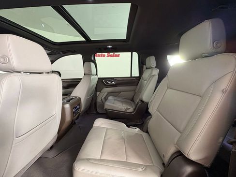 Used 2022 Chevrolet Suburban LT w/ LT Signature Package AWD/4WD image 46