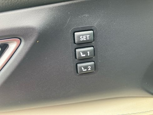 Used 2019 Subaru Ascent Limited w/ Popular Package #2 AWD/4WD image 12