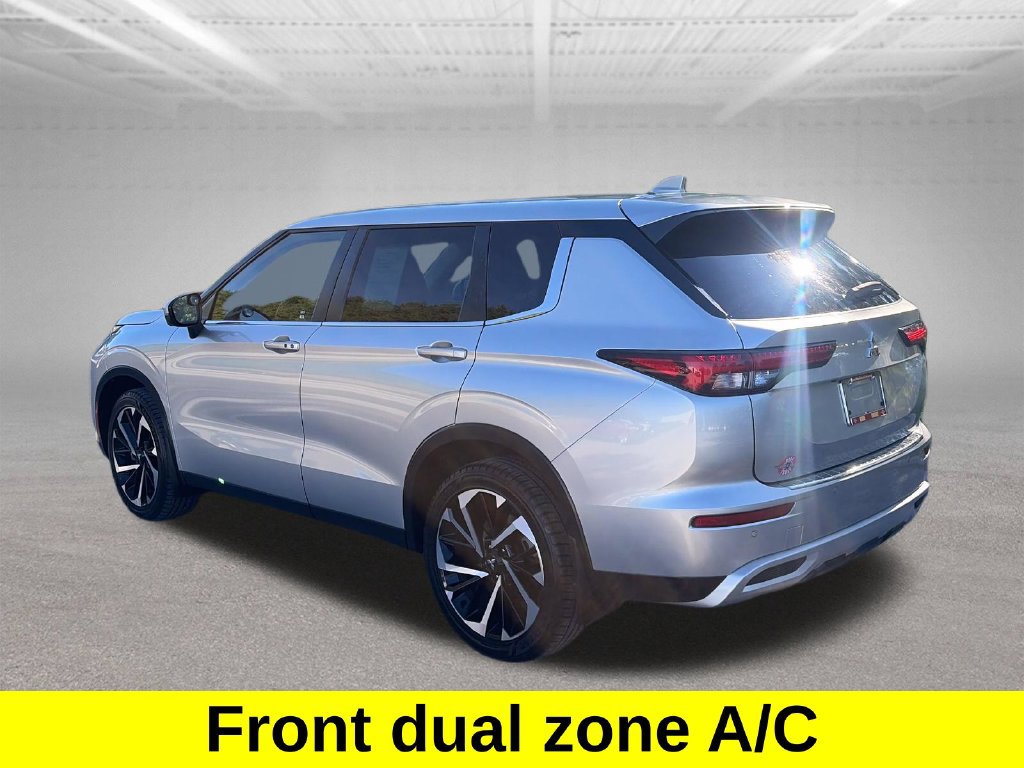 Used 2022 Mitsubishi Outlander SE AWD/4WD image 3