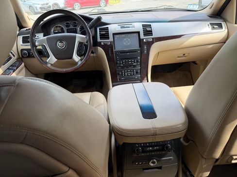 Used 2010 Cadillac Escalade Premium AWD/4WD image 18
