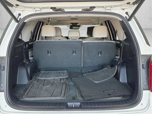 Used 2022 Hyundai Palisade SEL w/ 8P Bench Seat Package FWD image 6