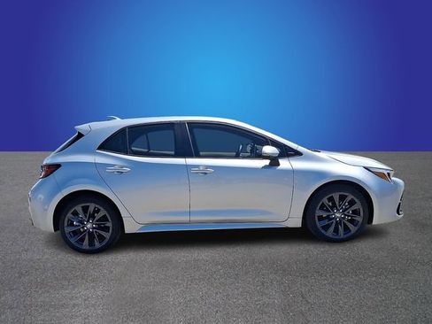 Used 2025 Toyota Corolla XSE FWD image 3