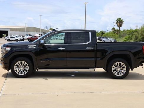 Used 2022 GMC Sierra 1500 Denali w/ Technology Package AWD/4WD image 5