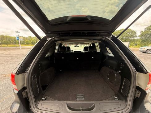 Used 2012 Jeep Grand Cherokee Laredo RWD image 6
