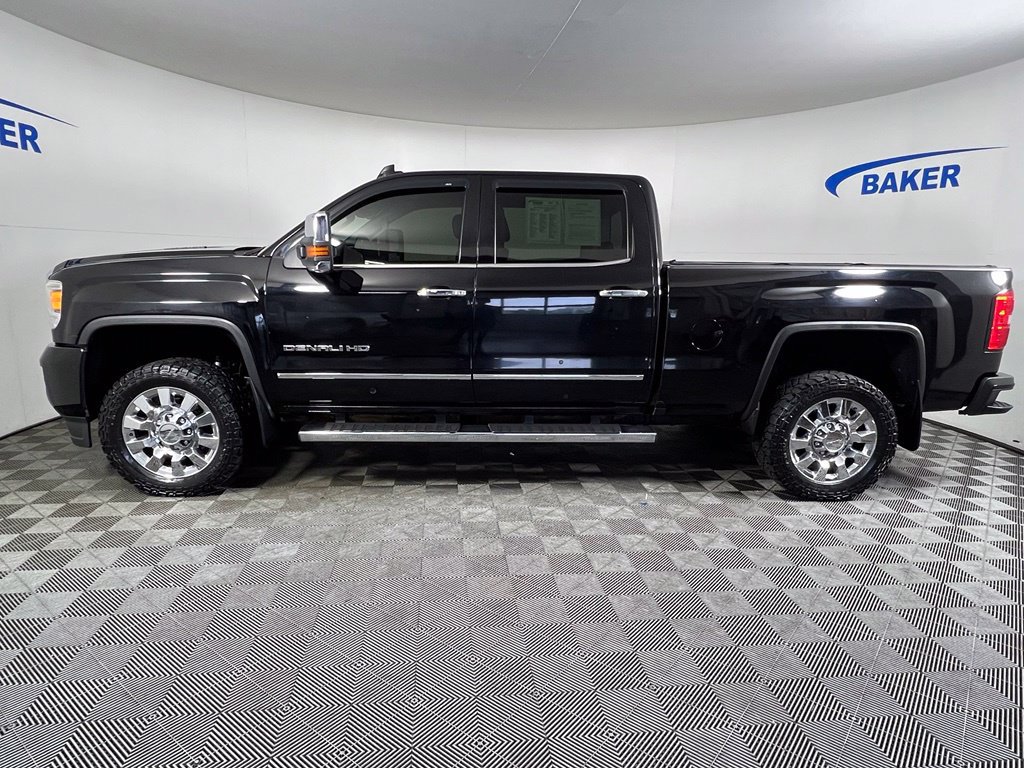 Used 2016 GMC Sierra 2500 Denali w/ Suspension Package, Off-Road AWD/4WD image 2