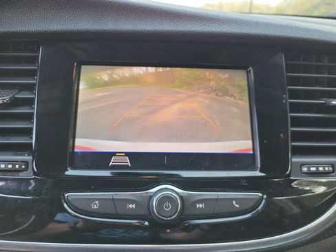 Used 2021 Buick Encore Preferred AWD/4WD image 12