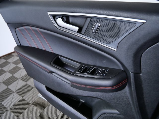 Certified 2024 Ford Edge ST-Line AWD/4WD image 24
