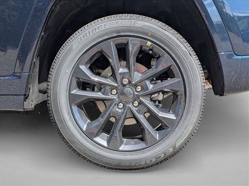 New 2026 Jeep Grand Cherokee Limited AWD/4WD image 10