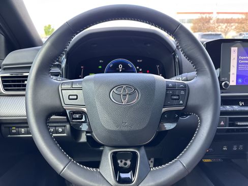 Used 2026 Toyota Camry SE AWD/4WD image 17