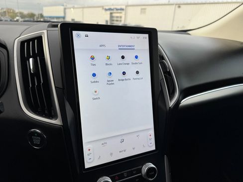 Used 2022 Ford Edge SEL image 18