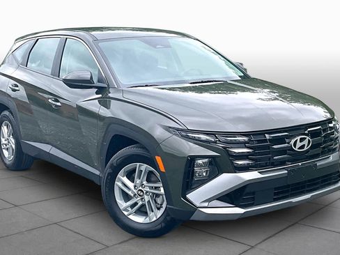 Used 2025 Hyundai Tucson SE FWD image 3