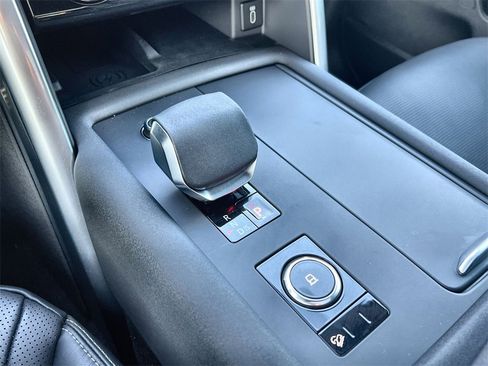 New 2026 Land Rover Discovery Limited Edition image 28